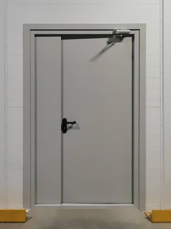 Дверь на склад, вид изнутри (ул. Мелитопольская, вл. 12)