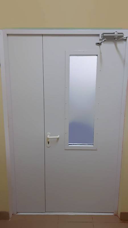 Дверь с остеклением, фото сзади (госпиталь, ул. 2-я Дубровская)