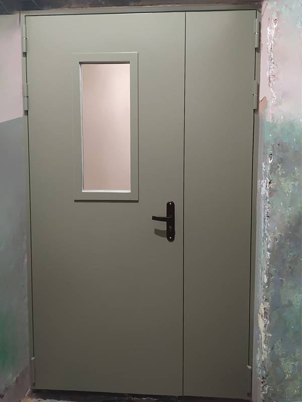 Внешняя сторона двери (подъезд, ул. Архитектора Власова)