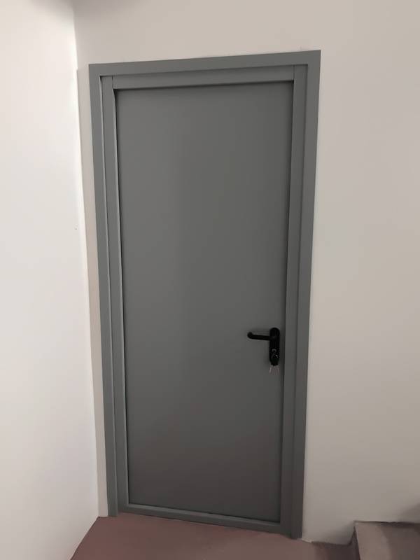 Внутренняя сторона двери (пос. Огниково, д.19)